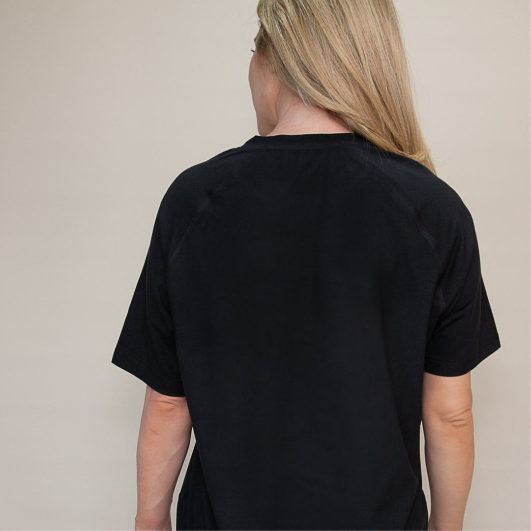 Custom gym t shirt in black, showcasing a relaxed fit perfect for workouts and casual wear
