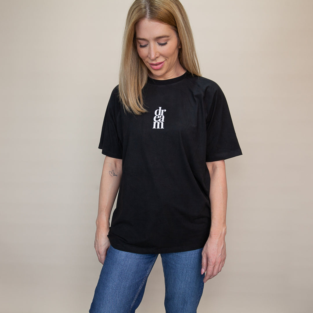 Custom black t-shirt with 'dream' logo, perfect for expressive fitness apparel lovers