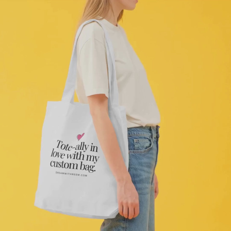 CHIC EVERYDAY SIMPLE OUTFIT WITH TEE AND JEANS